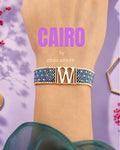 Brățară Miyuki personalizată CAIRO, în nuanțe iridescente de violet, turcoaz și verde smarald, cu inițiala W