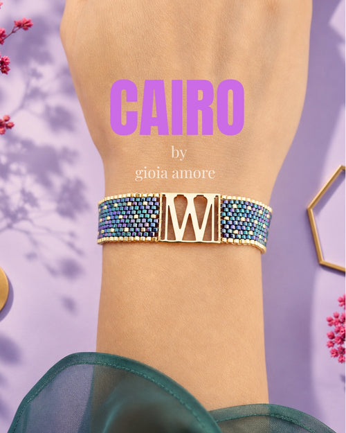 Brățară Miyuki personalizată CAIRO, în nuanțe iridescente de violet, turcoaz și verde smarald, cu inițiala W
